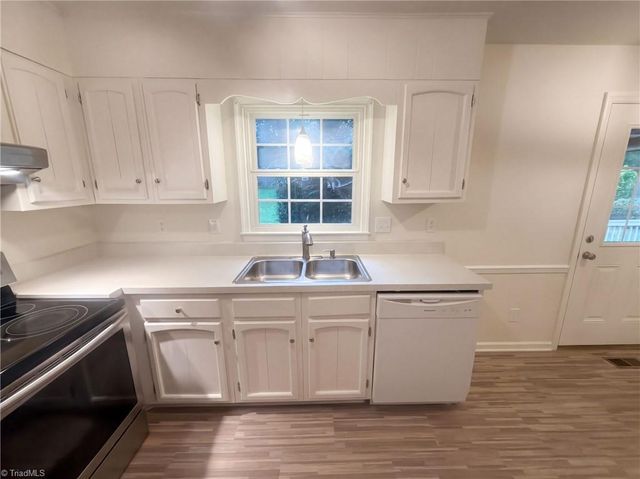 812 Pineburr Road, Jamestown, NC 27282