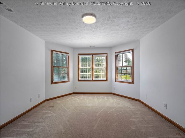 6 Hampton Road, Winfield, WV 25213
