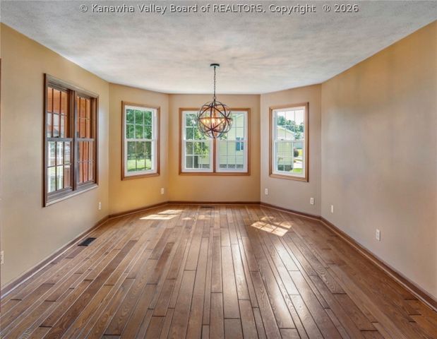6 Hampton Road, Winfield, WV 25213