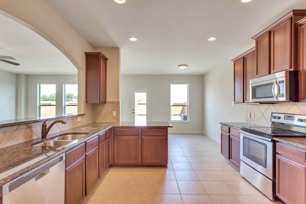 120 Millers LOOP, Jarrell, TX 76537