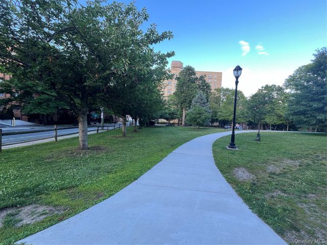 16 Lake Street 4E, White Plains, NY 10603