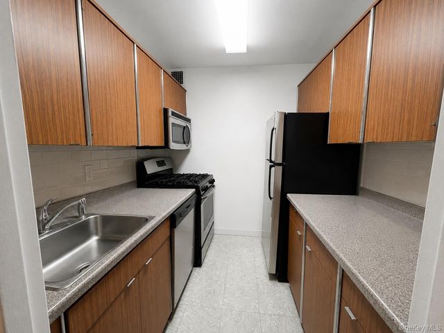 16 Lake Street 4E, White Plains, NY 10603