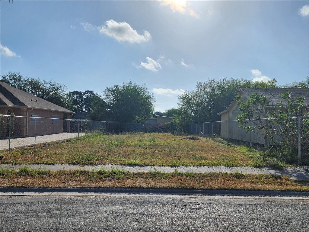 742 Cheyenne St, Corpus Christi, TX 78405 — photo 2
