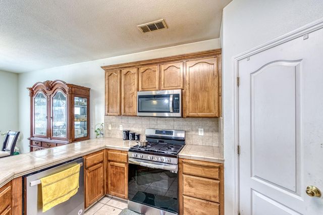 1245 Northhill Street, Selma, CA 93662