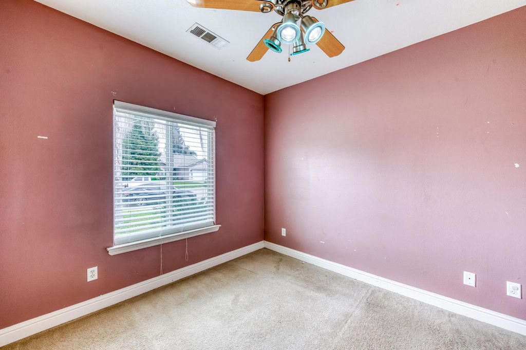 Image 19 of property listing at 1245 Northhill Street, Selma, CA 93662