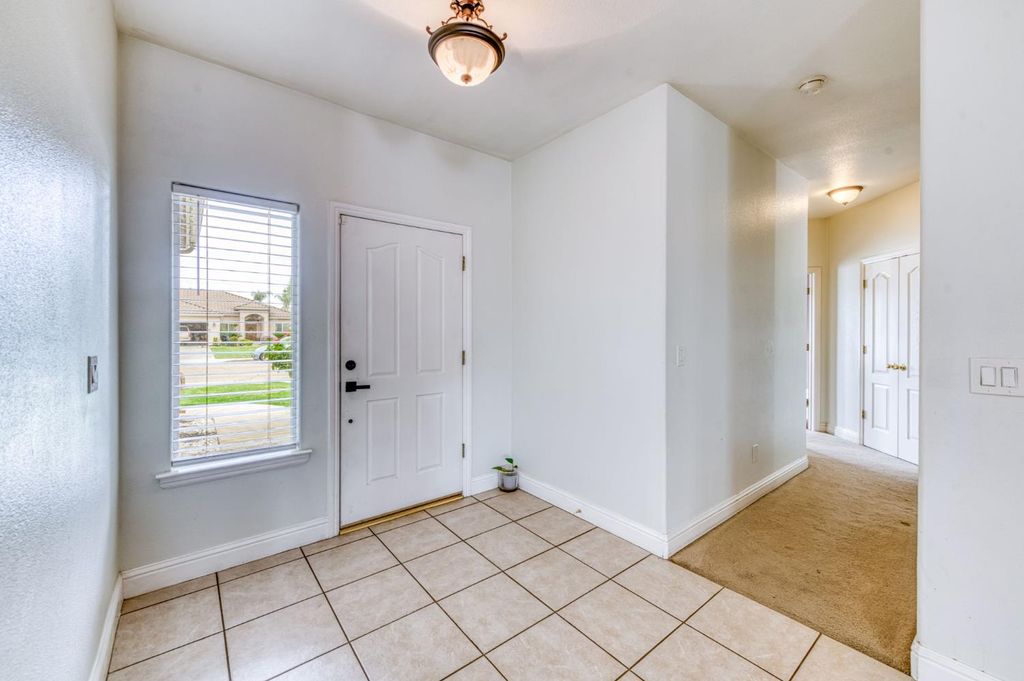 Image 5 of property listing at 1245 Northhill Street, Selma, CA 93662