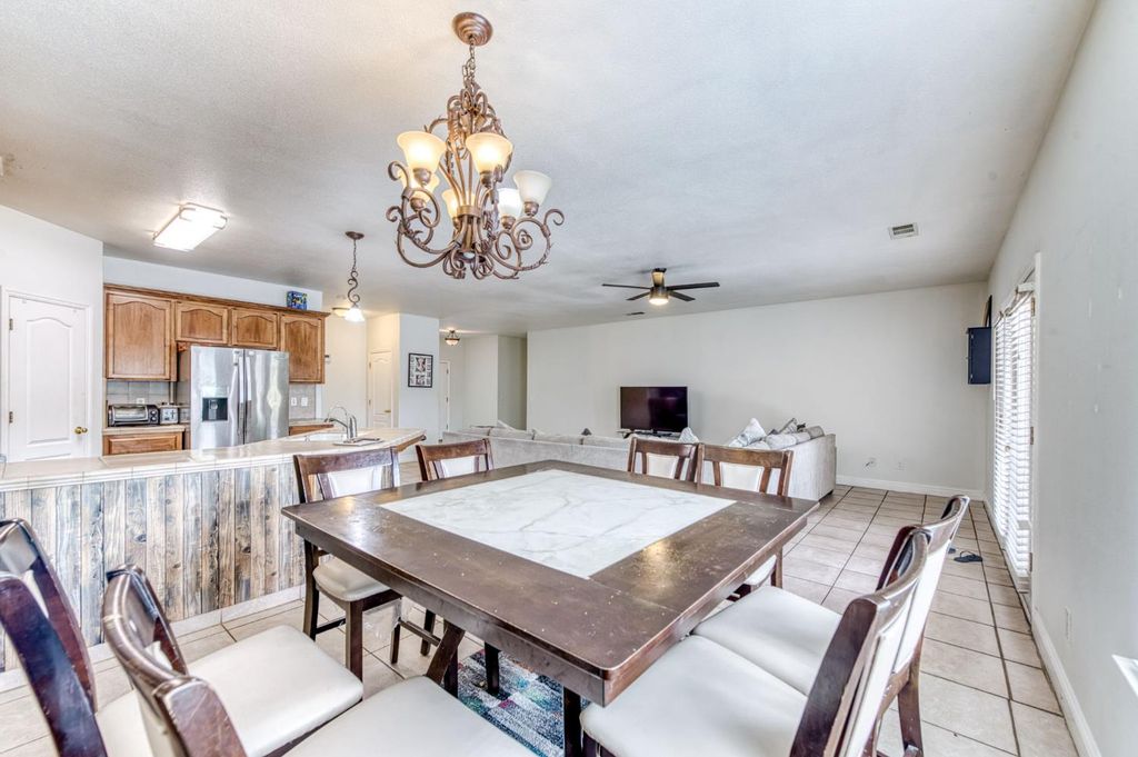 Image 9 of property listing at 1245 Northhill Street, Selma, CA 93662