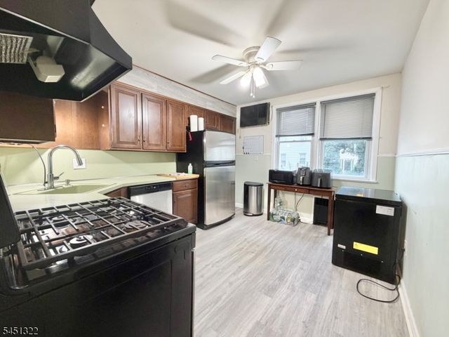 124 W 45Th St, Bayonne City, NJ 07002