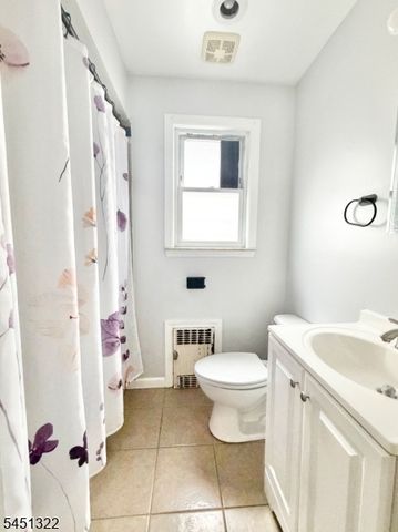 124 W 45Th St, Bayonne City, NJ 07002