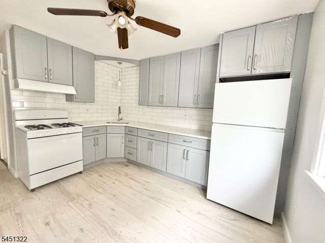 124 W 45Th St, Bayonne City, NJ 07002
