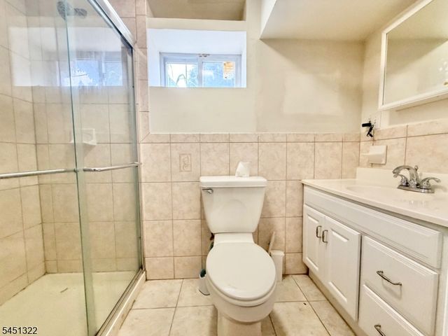 124 W 45Th St, Bayonne City, NJ 07002
