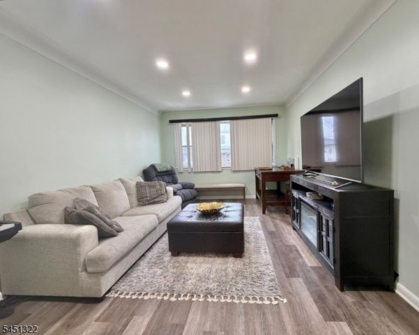 124 W 45Th St, Bayonne City, NJ 07002
