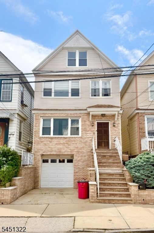124 W 45Th St, Bayonne City, NJ 07002