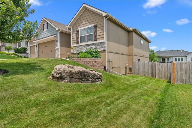 204 E Woodland Avenue, Lone Jack, MO 64070