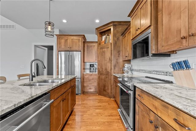 204 E Woodland Avenue, Lone Jack, MO 64070