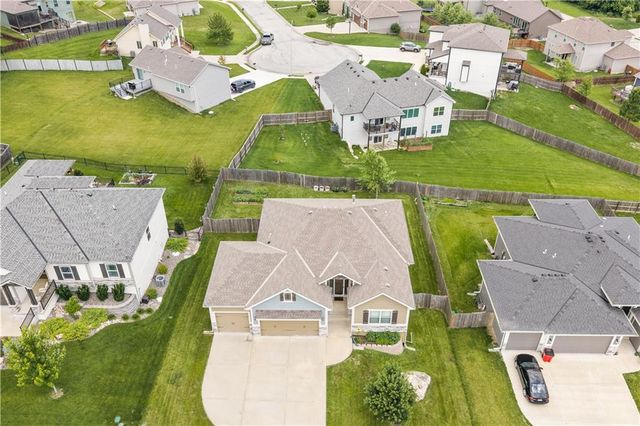 204 E Woodland Avenue, Lone Jack, MO 64070