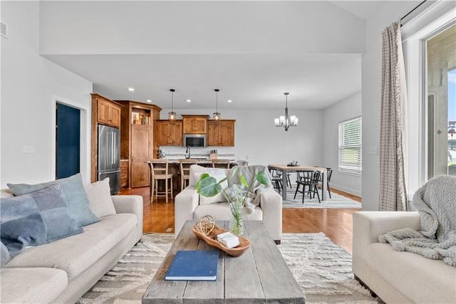 204 E Woodland Avenue, Lone Jack, MO 64070