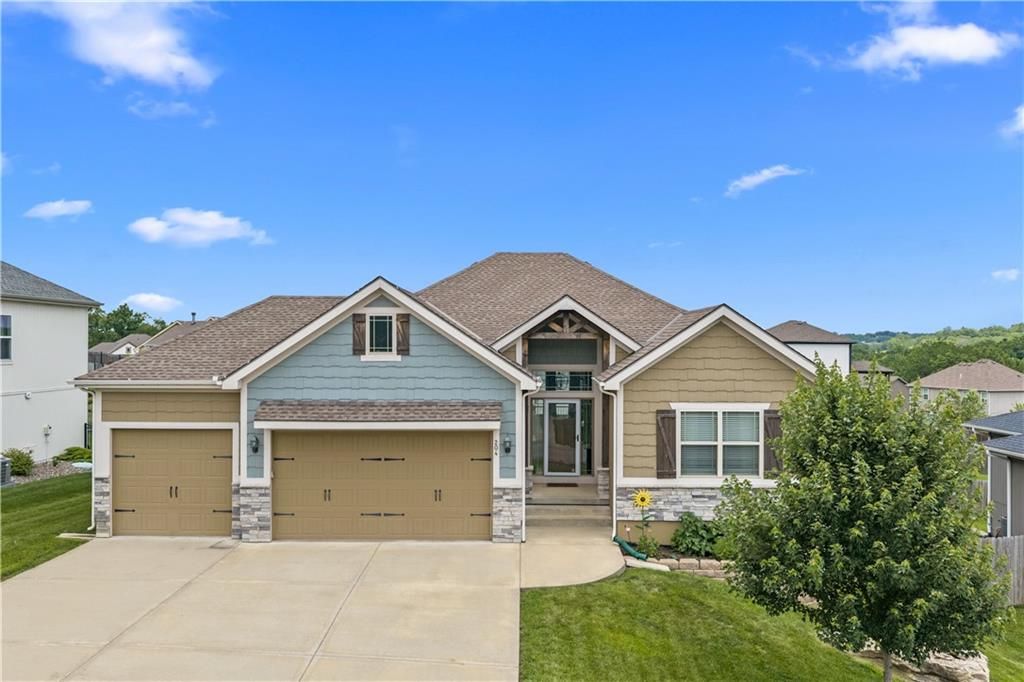 204 E Woodland Avenue, Lone Jack, MO 64070