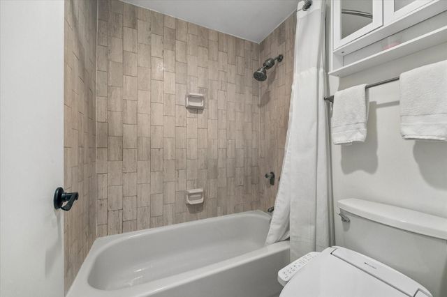 49 Briar Hollow Lane 1105, Houston, TX 77027