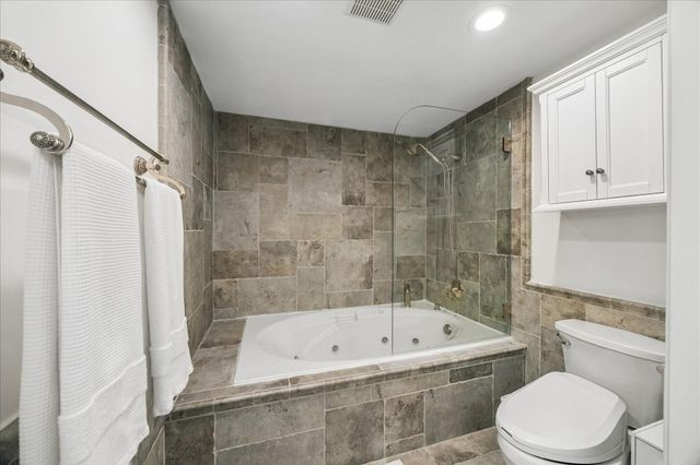 49 Briar Hollow Lane 1105, Houston, TX 77027