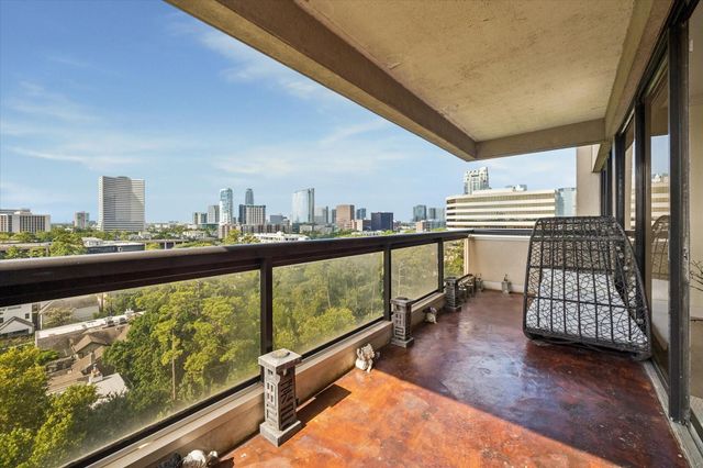 49 Briar Hollow Lane 1105, Houston, TX 77027