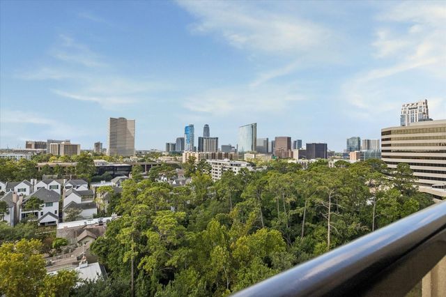 49 Briar Hollow Lane 1105, Houston, TX 77027