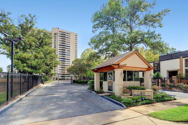 49 Briar Hollow Lane 1105, Houston, TX 77027