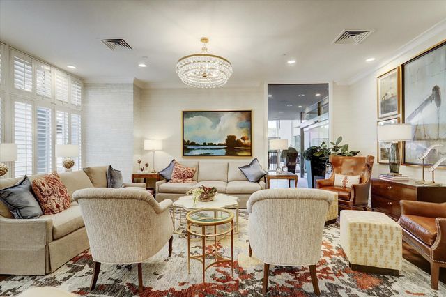 49 Briar Hollow Lane 1105, Houston, TX 77027