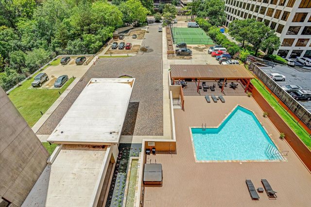 49 Briar Hollow Lane 1105, Houston, TX 77027