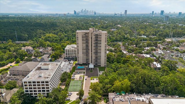 49 Briar Hollow Lane 1105, Houston, TX 77027