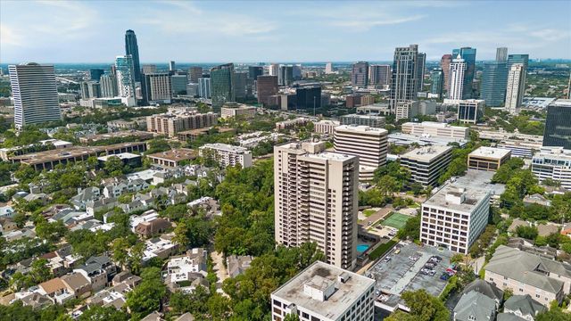 49 Briar Hollow Lane 1105, Houston, TX 77027