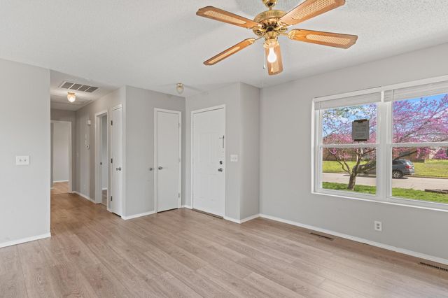 510 Southeast Southeast Hills Drive, Nixa, MO 65714