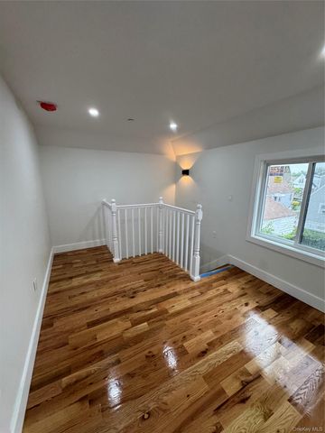 121-11 195th Street, Saint Albans, NY 11413
