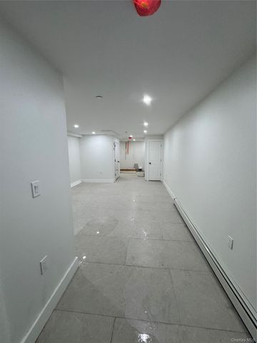 121-11 195th Street, Saint Albans, NY 11413