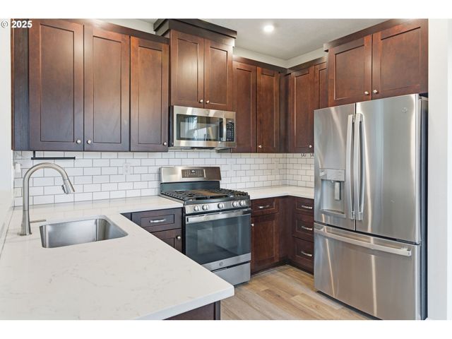 8981 N DRUMMOND Ave, Portland, OR 97217