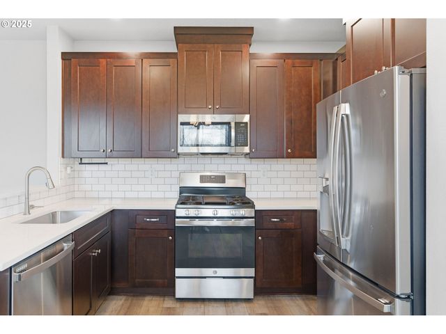 8981 N DRUMMOND Ave, Portland, OR 97217