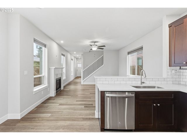 8981 N DRUMMOND Ave, Portland, OR 97217