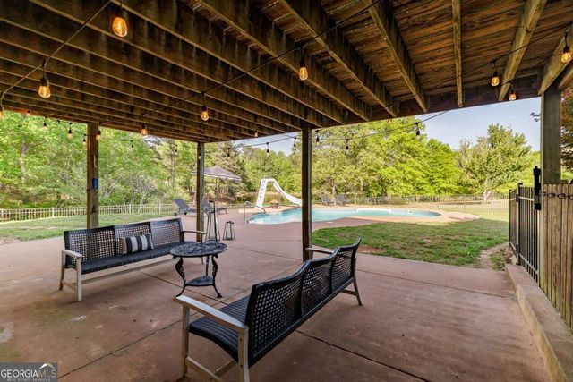 136 Hidden Lake Drive, Hull, GA 30646