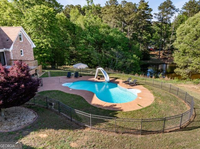 136 Hidden Lake Drive, Hull, GA 30646