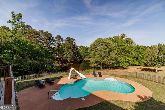 136 Hidden Lake Drive, Hull, GA 30646