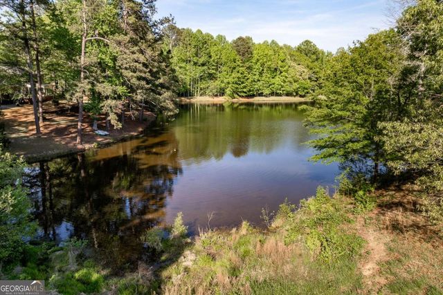 136 Hidden Lake Drive, Hull, GA 30646