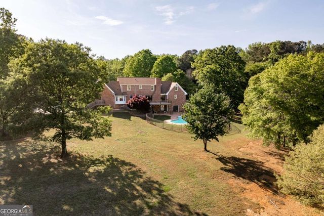 136 Hidden Lake Drive, Hull, GA 30646