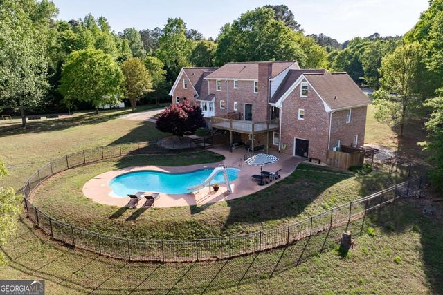 136 Hidden Lake Drive, Hull, GA 30646