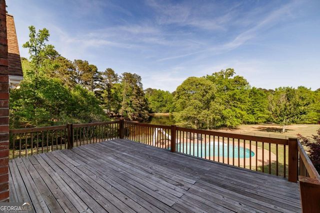 136 Hidden Lake Drive, Hull, GA 30646