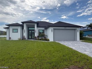 2200 NE 15th AVE, Cape Coral, FL 33909