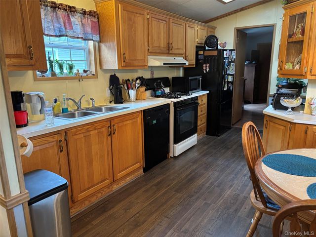 1661 Old Country Road 189, Riverhead, NY 11901