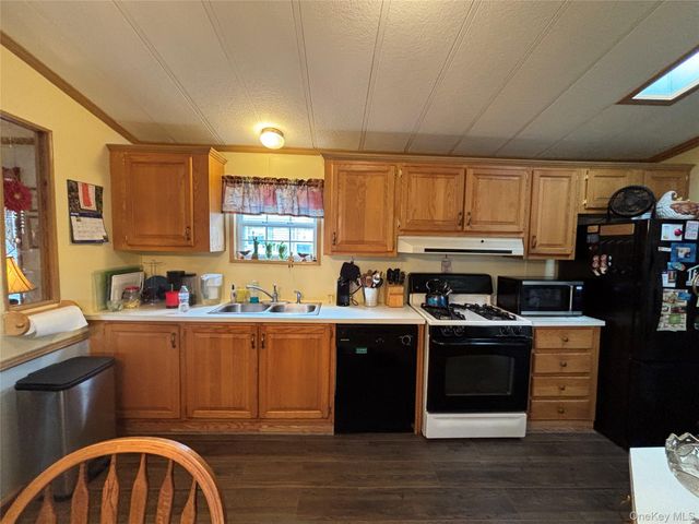 1661 Old Country Road 189, Riverhead, NY 11901