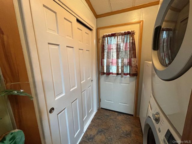 1661 Old Country Road 189, Riverhead, NY 11901