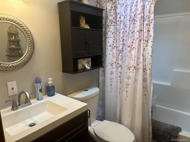 1661 Old Country Road 189, Riverhead, NY 11901