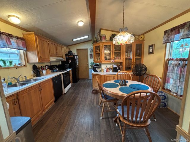 1661 Old Country Road 189, Riverhead, NY 11901